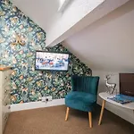 Glen Wynne - Free Off-site Health Club Access With Pool, Sauna, Steam & Gym Short 5 Minute Drive Away 4*