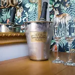 Glen Wynne - Free Off-site Health Club Access With Pool, Sauna, Steam & Gym Short 5 Minute Drive Away 4*