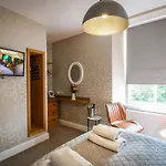 Glen Wynne - Free Off-site Health Club Access With Pool, Sauna, Steam & Gym Short 5 Minute Drive Away 4*