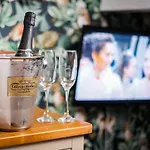 Glen Wynne - Free Off-site Health Club Access With Pool, Sauna, Steam & Gym Short 5 Minute Drive Away Pensjonat