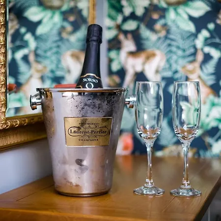 Glen Wynne - Free Off-site Health Club Access With Pool, Sauna, Steam & Gym Short 5 Minute Drive Away