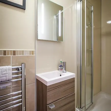 Affittacamere Glen Wynne - Free Off-site Health Club Access With Pool, Sauna, Steam & Gym Short 5 Minute Drive Away 4*