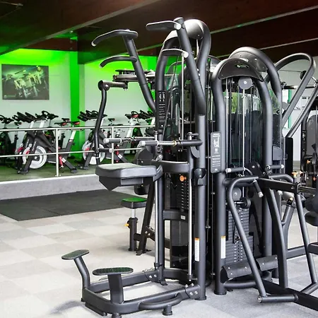 Glen Wynne - Free Off-site Health Club Access With Pool, Sauna, Steam & Gym
