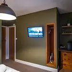 Гостевой дом Glen Wynne - Free Off-site Health Club Access With Pool, Sauna, Steam & Gym Short 5 Minute Drive Away Уиндермир