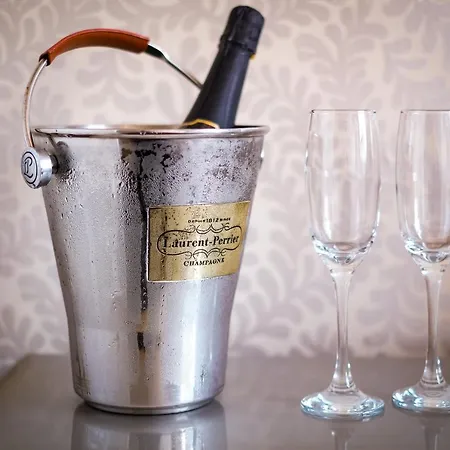 Konukevi Glen Wynne - Free Off-site Health Club Access With Pool, Sauna, Steam & Gym Short 5 Minute Drive Away