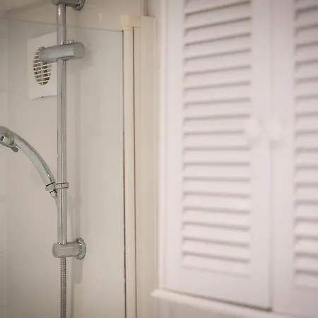 Konukevi Glen Wynne - Free Off-site Health Club Access With Pool, Sauna, Steam & Gym Short 5 Minute Drive Away 4*