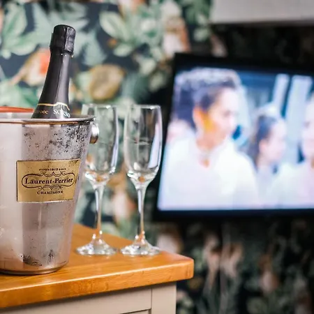 Glen Wynne - Free Off-site Health Club Access With Pool, Sauna, Steam & Gym Short 5 Minute Drive Away Konukevi